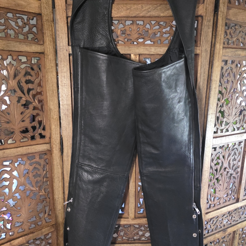 Women's Black Leather Chaps And Gloves Bundle - Picture 3 of 10